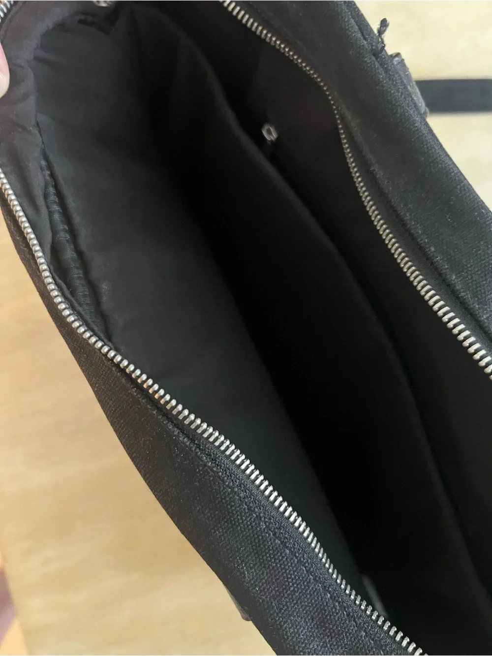 Pre-Owned Banana Republic One Size Laptop Messenger Bag